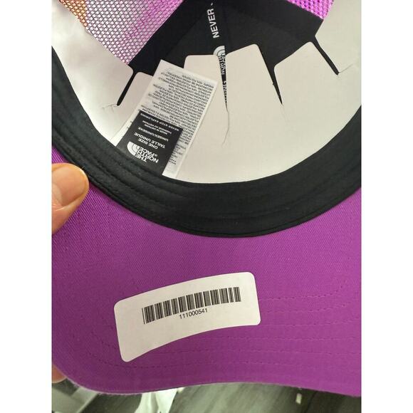 North Face Hat Mudder Trucker Adjustable Cap in Purple and Black NWT - Picture 3 of 3